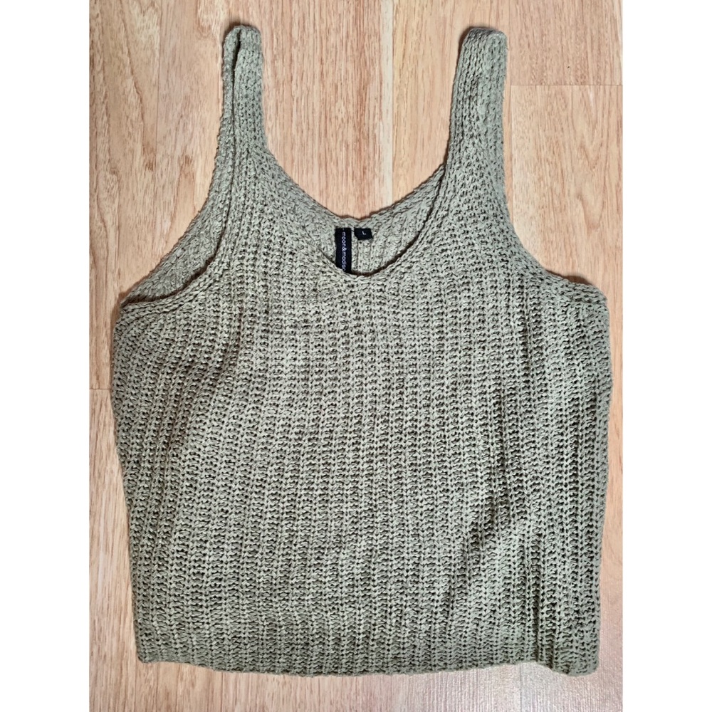 Moon & Madison sweater crop top